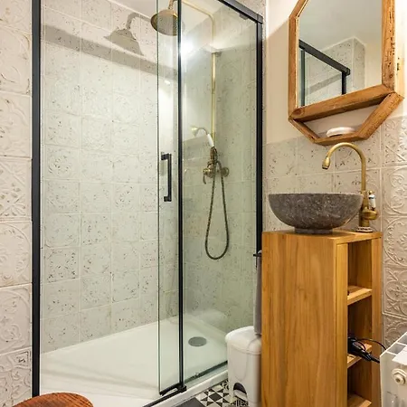 La Tour Pom'pin فندق مبيت وإفطار لا بوربول