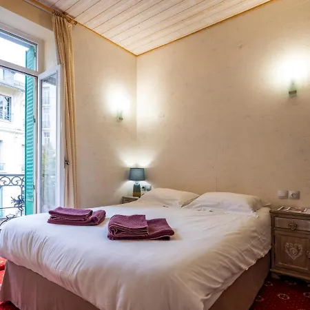 فندق مبيت وإفطار La Tour Pom'pin لا بوربول