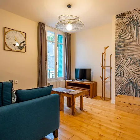 La Tour Pom'pin فندق مبيت وإفطار لا بوربول