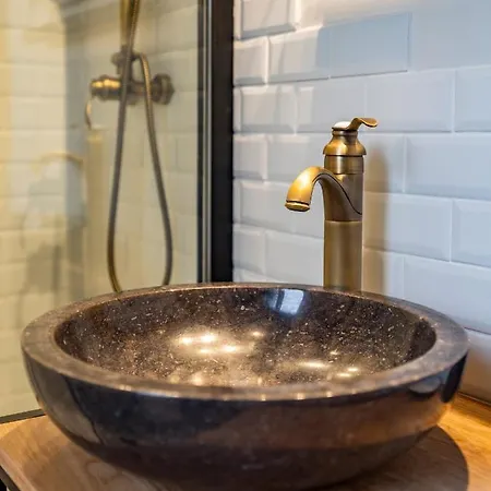 La Tour Pom'pin Ла-Бурбуль