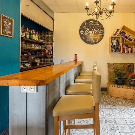 La Tour Pom'pin فندق مبيت وإفطار لا بوربول