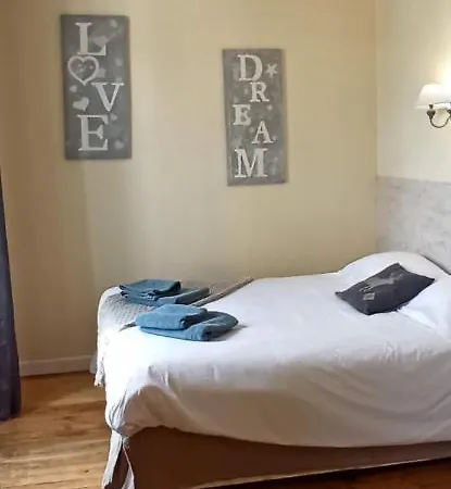 فندق مبيت وإفطار La Tour Pom'pin