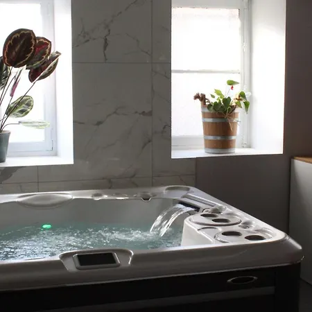 فندق مبيت وإفطار La Tour Pom'pin 3*