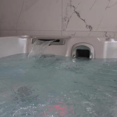 La Tour Pom'pin لا بوربول