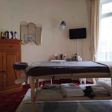 La Tour Pom'pin فندق مبيت وإفطار