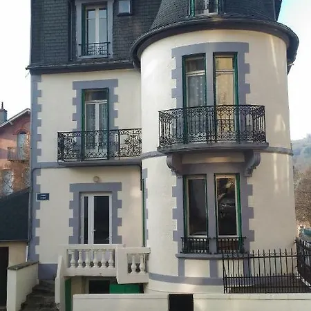 La Tour Pom'pin فندق مبيت وإفطار 3*