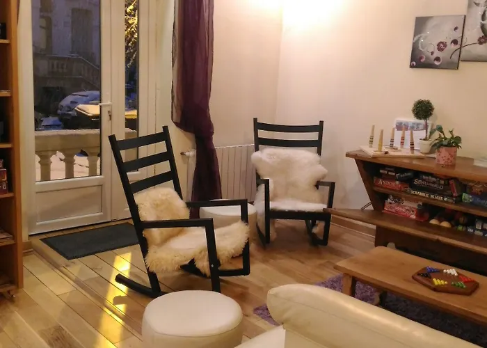 La Tour Pom'pin Bed & Breakfast